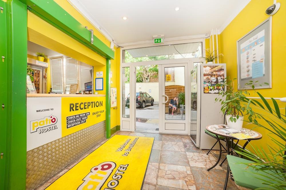 Patio Hostel Bratislava Bagian luar foto