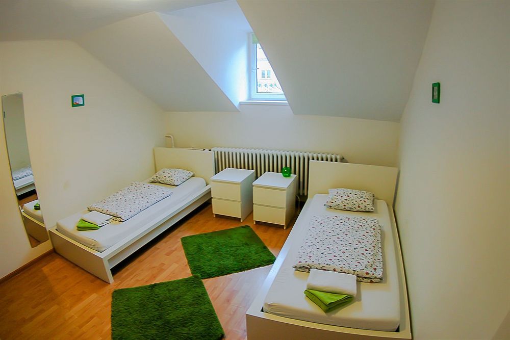 Patio Hostel Bratislava Bagian luar foto